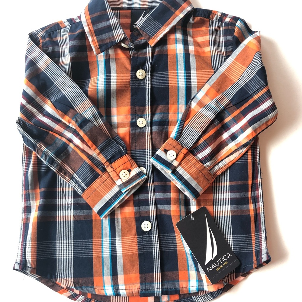 Long sleeve Náutica dress shirt.
